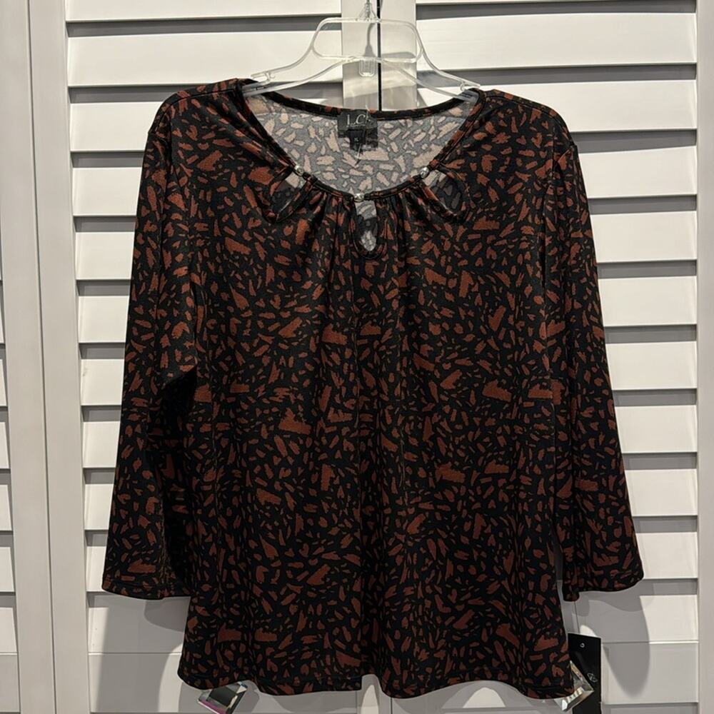 LC by Laura Cruz NWT Printed Top in a Polyester/ Spandex blend.